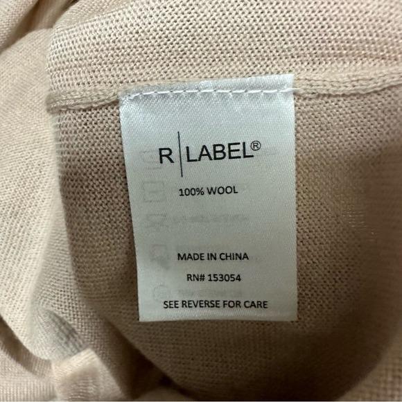NWT The Reset Label Essential Wool V-Neck Sweater Tee in Petal Size Small $168 - Picture 6 of 7